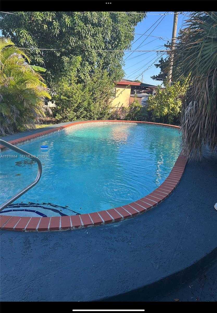 Small Image of 2659 WEST 10TH AVE, Hialeah Number 16