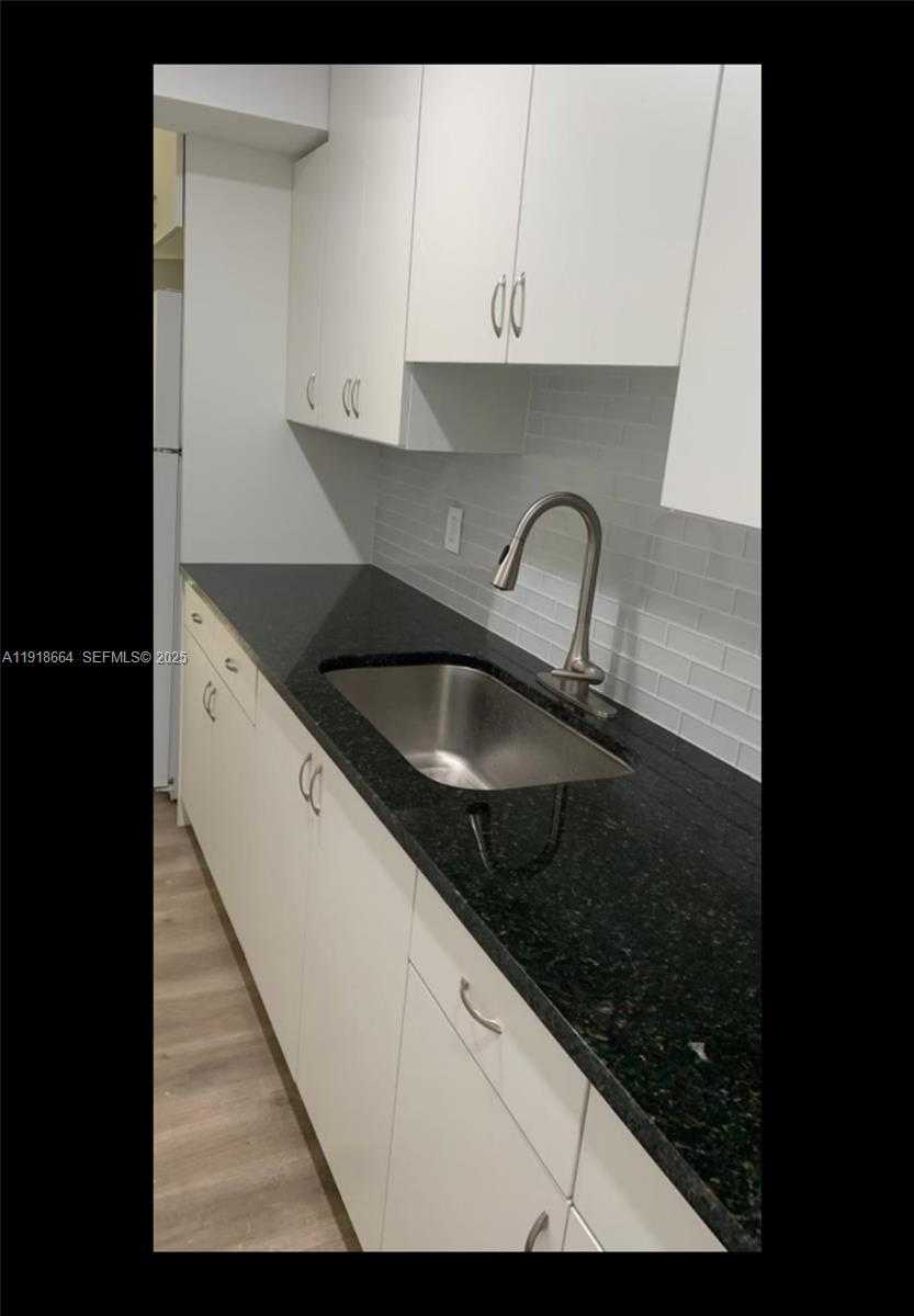 Small Image of 2659 WEST 10TH AVE, Hialeah Number 24