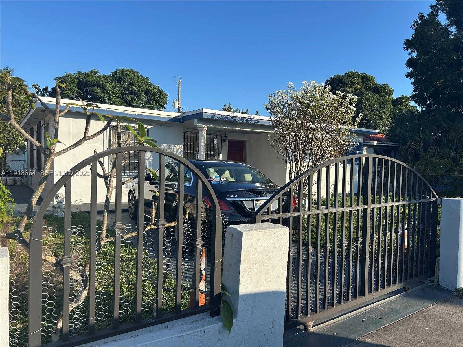 Small Image of 2659 WEST 10TH AVE, Hialeah Number 8