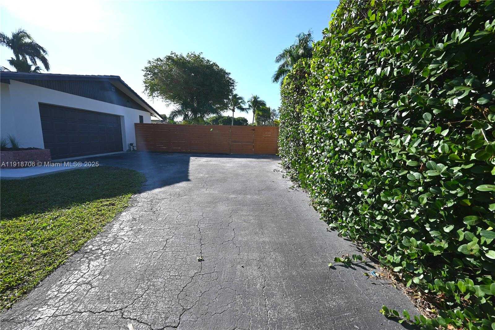 Small Image of 9760 SOUTH WEST 119TH ST, Miami Number 28