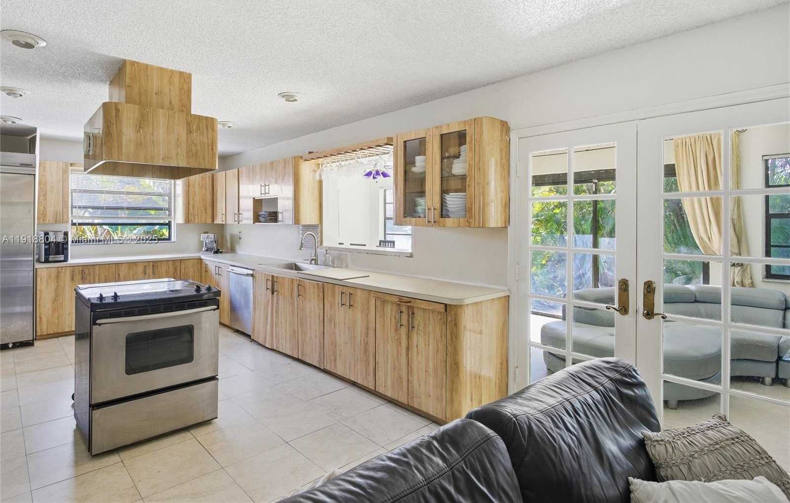 Small Image of 272 191ST TER, Sunny Isles Beach Number 14