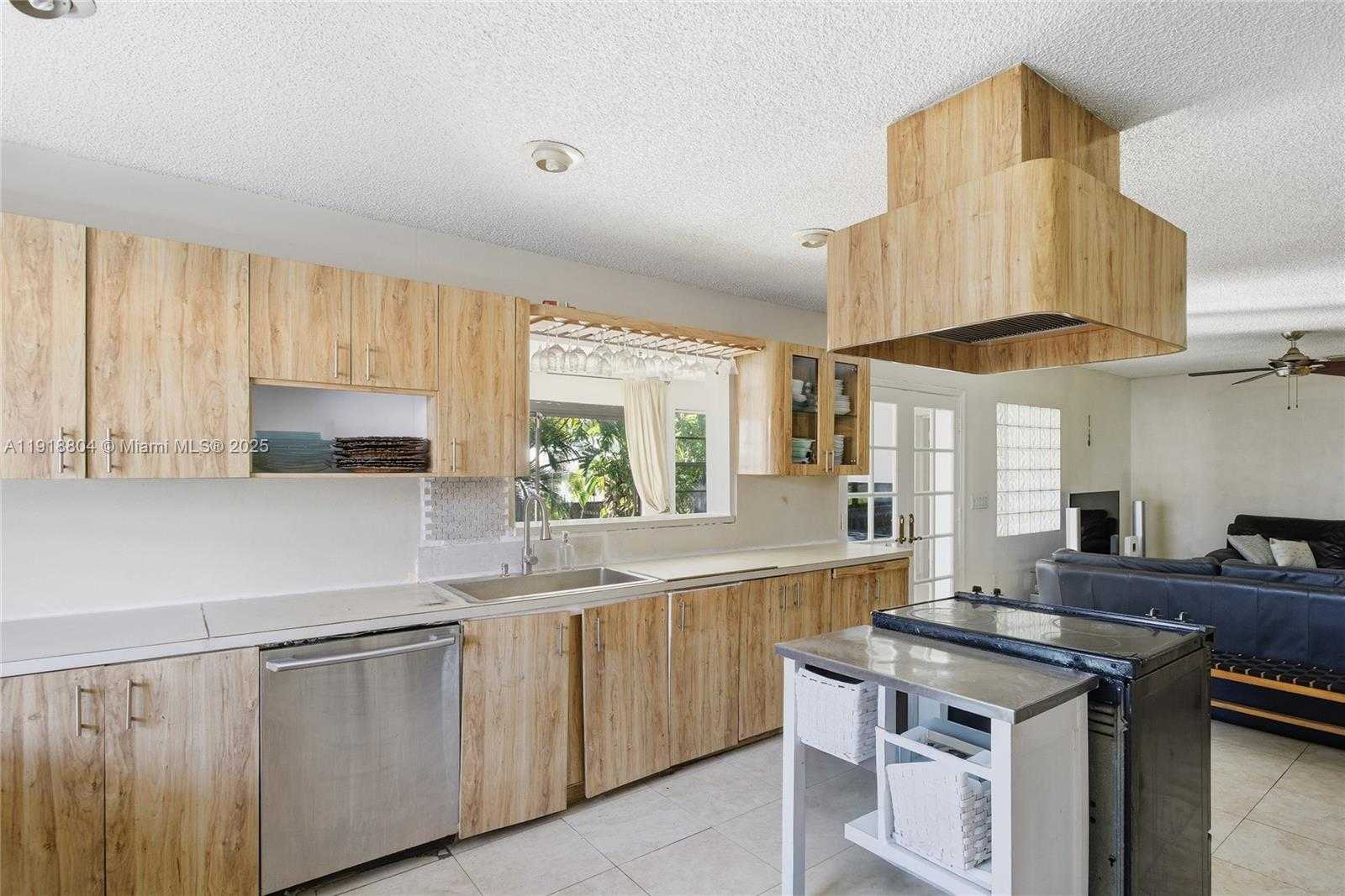 Small Image of 272 191ST TER, Sunny Isles Beach Number 16