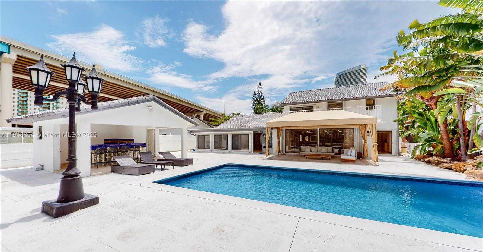 Small Image of 19140 NORTH BAY RD, Sunny Isles Beach Number 3