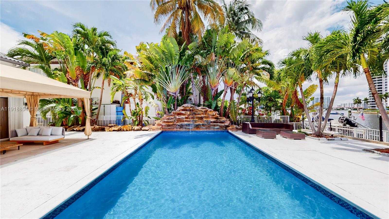 Small Image of 19140 NORTH BAY RD, Sunny Isles Beach Number 4