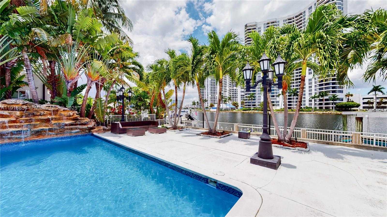 Small Image of 19140 NORTH BAY RD, Sunny Isles Beach Number 5