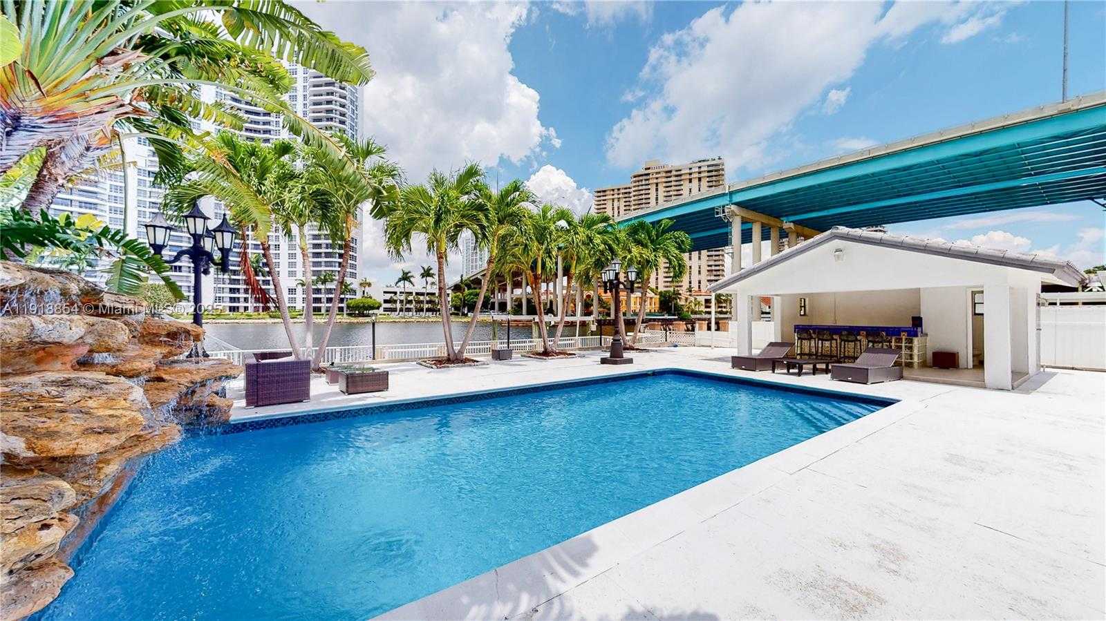 Small Image of 19140 NORTH BAY RD, Sunny Isles Beach Number 7