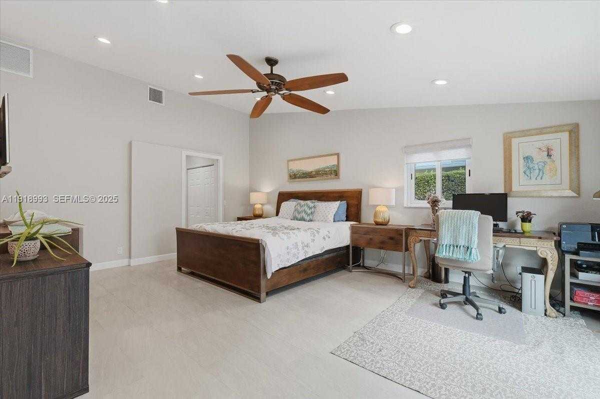 Imagen de Pequeño Objeto