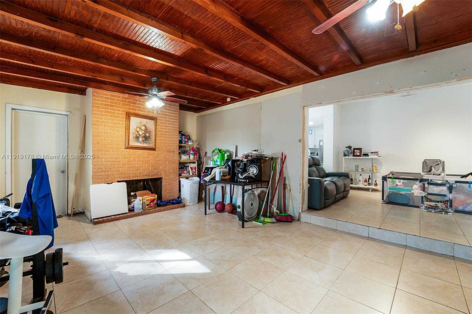 Small Image of 2840 NORTH WEST 4TH ST, Miami Number 9