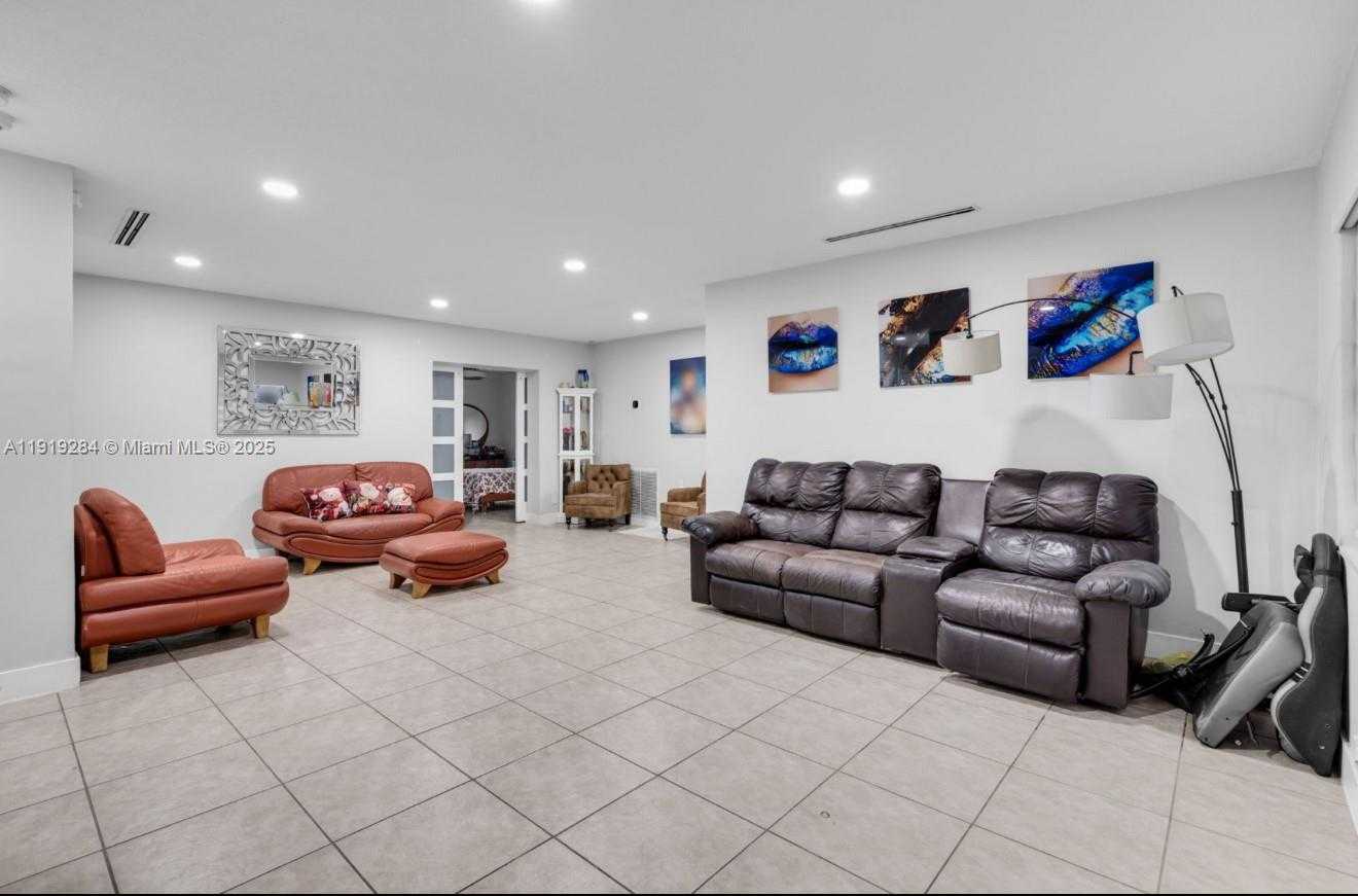 Small Image of 5530 SOUTH WEST 96TH AVE, Miami Number 4