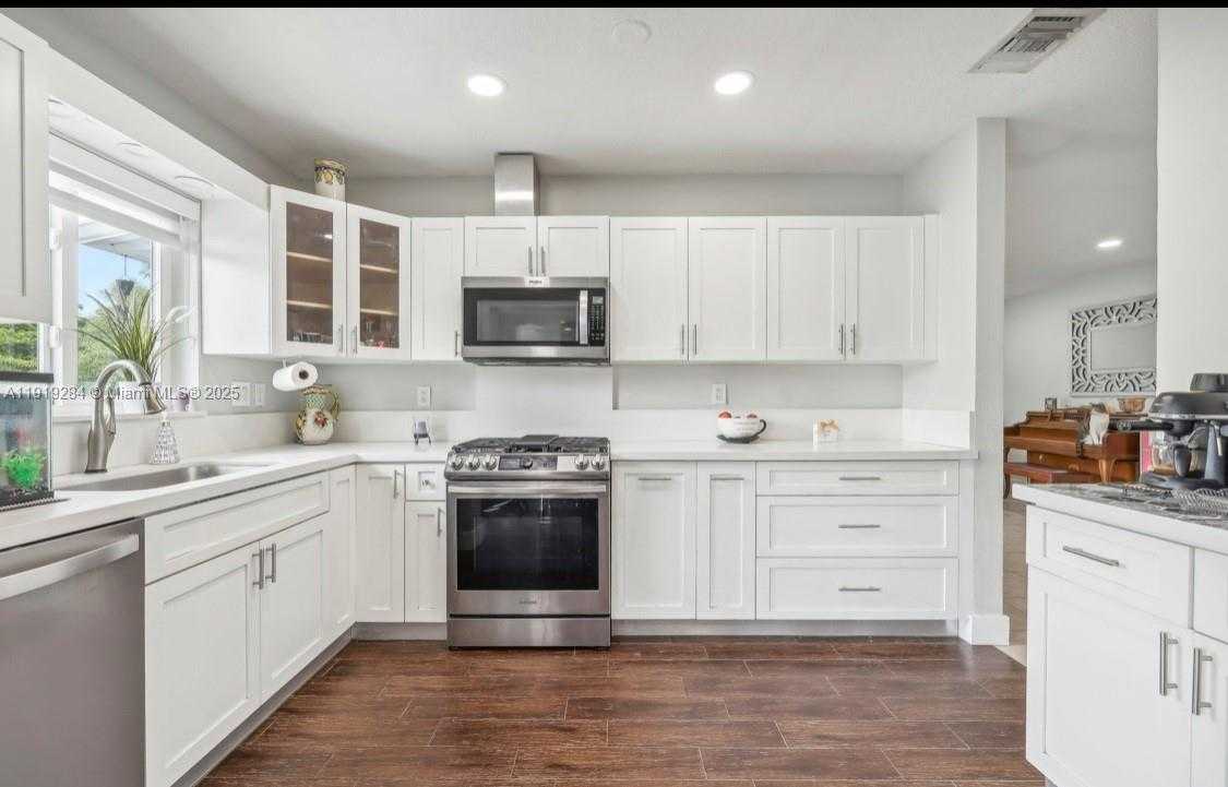 Small Image of 5530 SOUTH WEST 96TH AVE, Miami Number 5