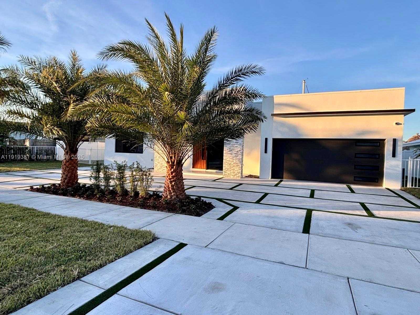 Small Image of 1409 SOUTH EAST 14TH CT, Deerfield Beach Number 2