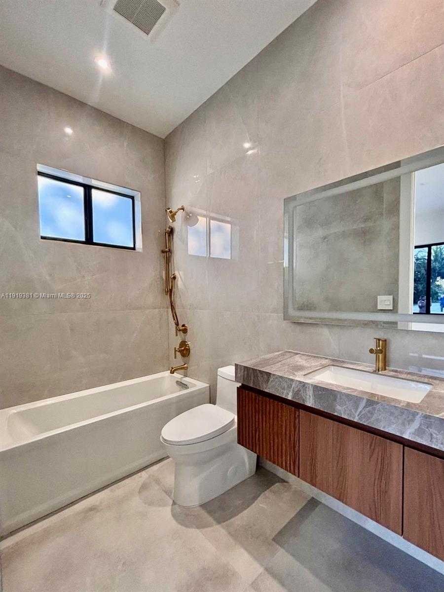 Small Image of 1409 SOUTH EAST 14TH CT, Deerfield Beach Number 21