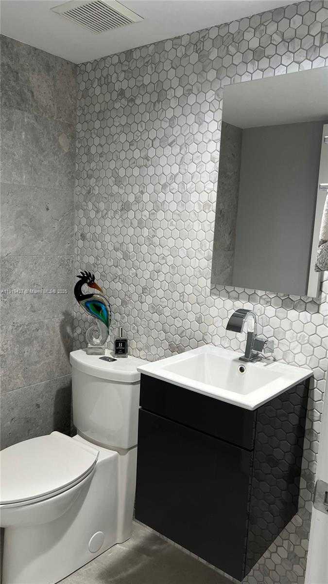 Small Image of 20740 NORTH EAST 32ND PL, Aventura Number 22