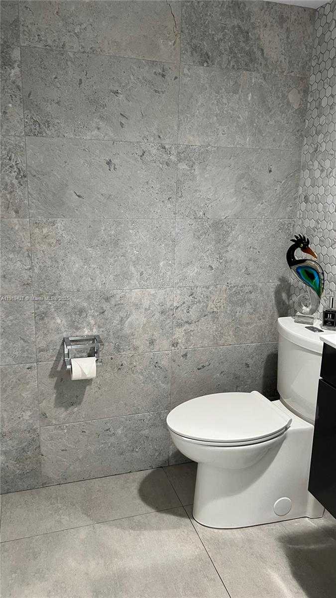 Small Image of 20740 NORTH EAST 32ND PL, Aventura Number 23