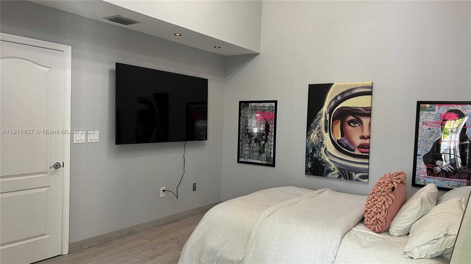 Small Image of 20740 NORTH EAST 32ND PL, Aventura Number 36