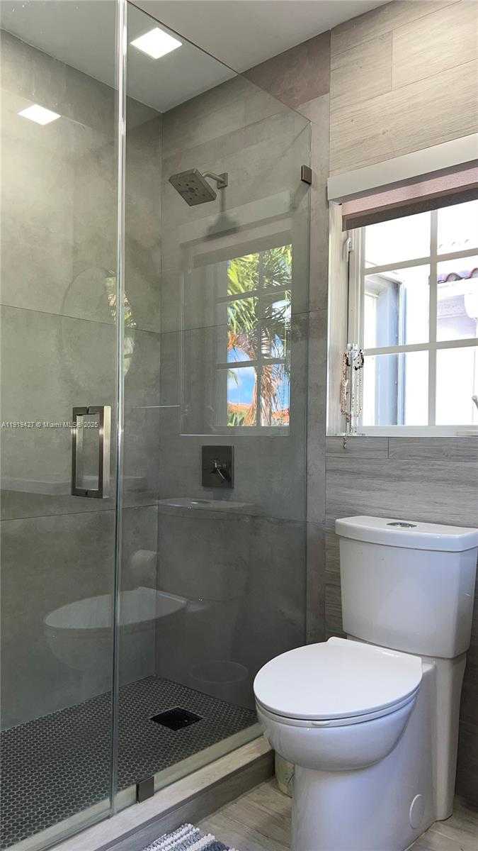 Small Image of 20740 NORTH EAST 32ND PL, Aventura Number 44