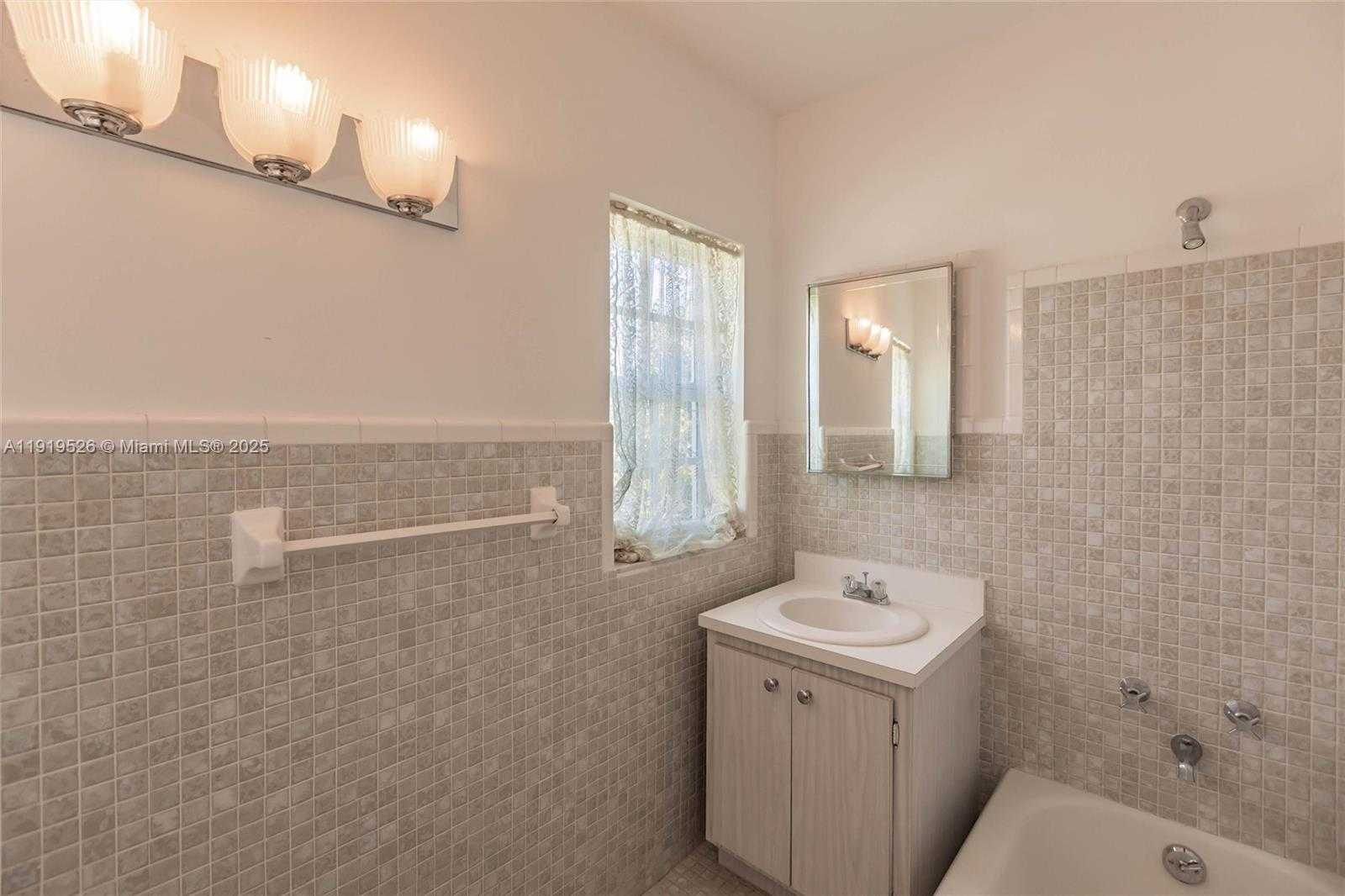 Small Image of 1234 NORTH EAST 96TH ST, Miami Shores Number 28