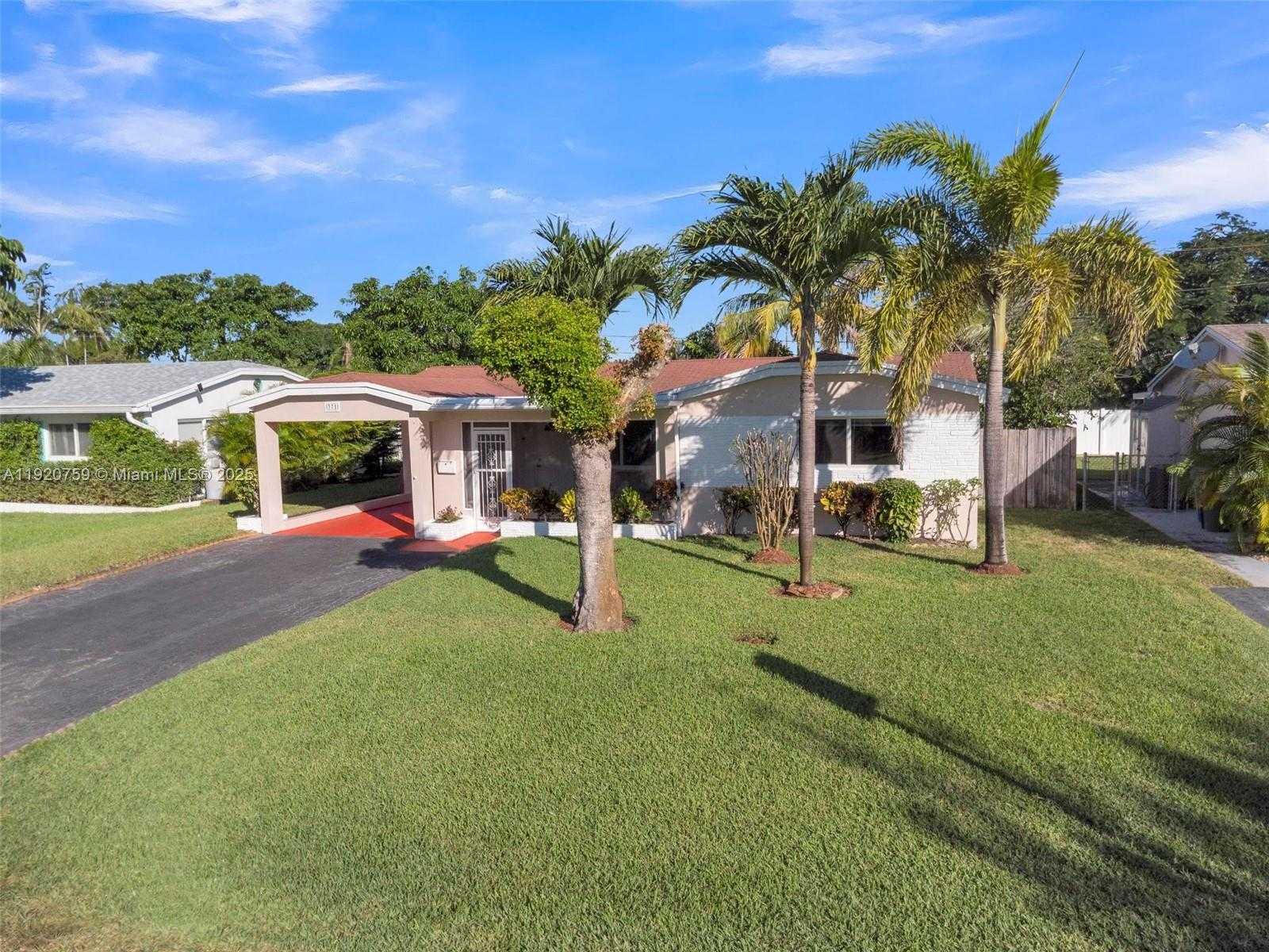 Small Image of 371 NORTH EAST 42ND CT, Oakland Park Number 4