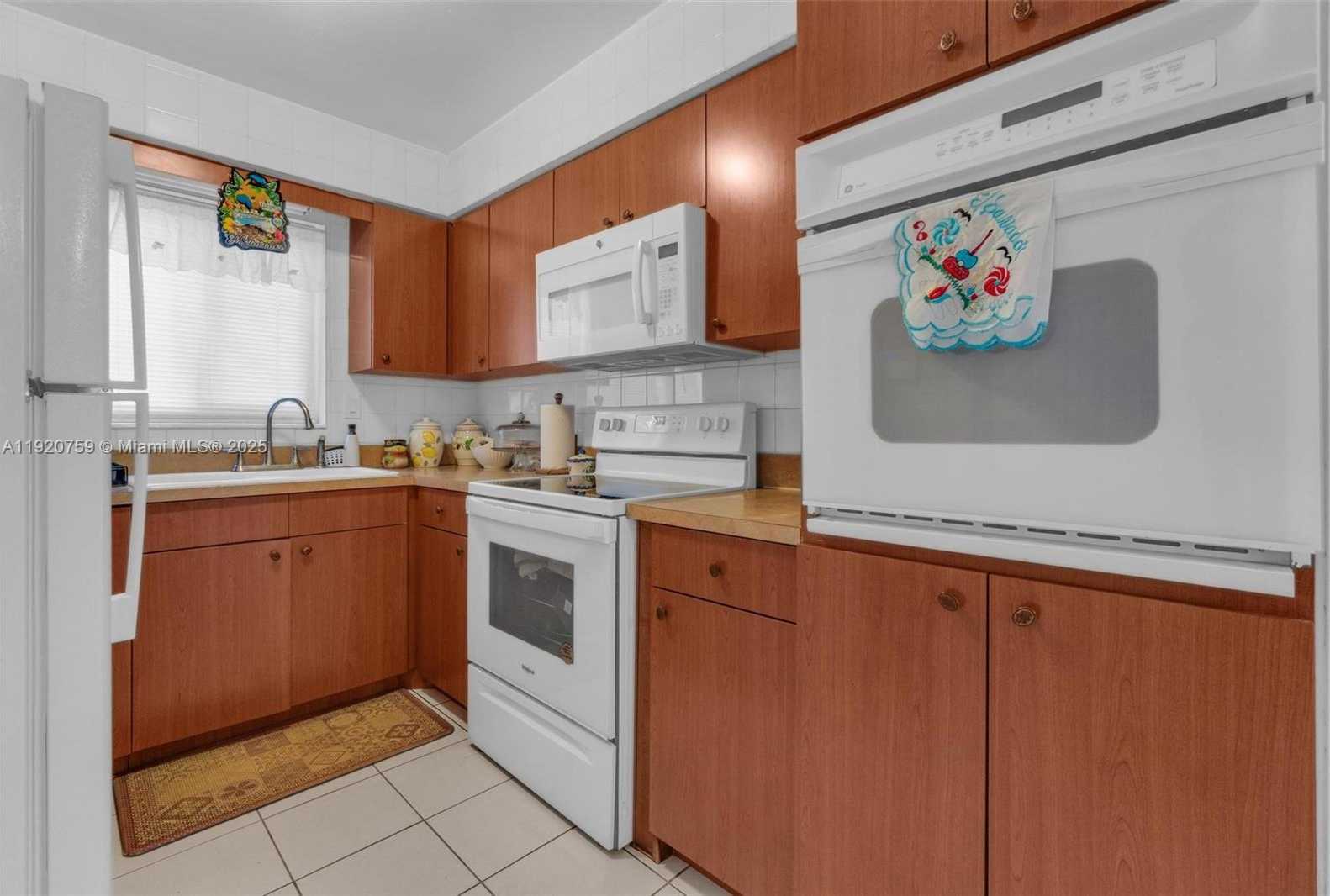 Small Image of 371 NORTH EAST 42ND CT, Oakland Park Number 5