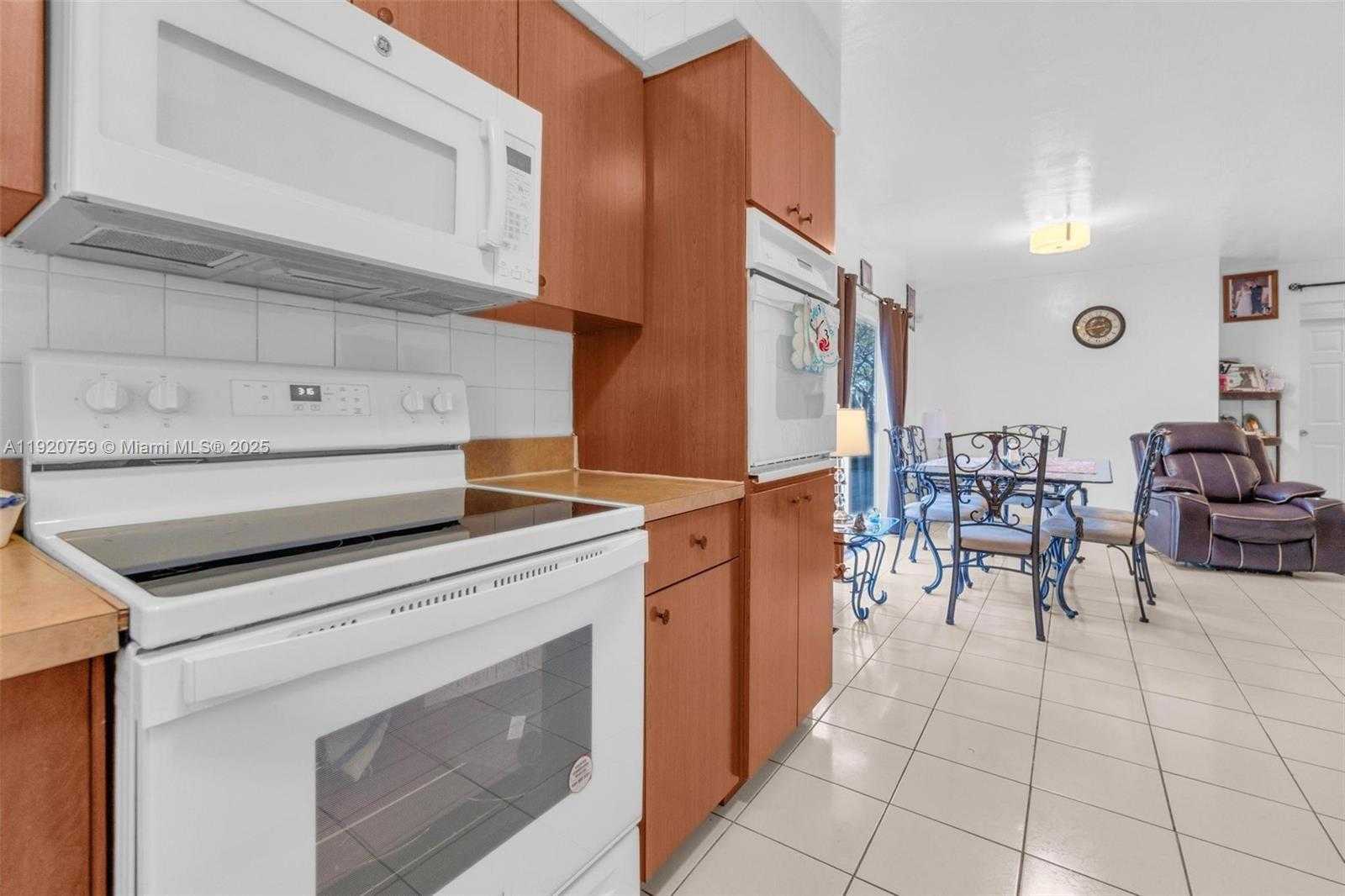 Small Image of 371 NORTH EAST 42ND CT, Oakland Park Number 6