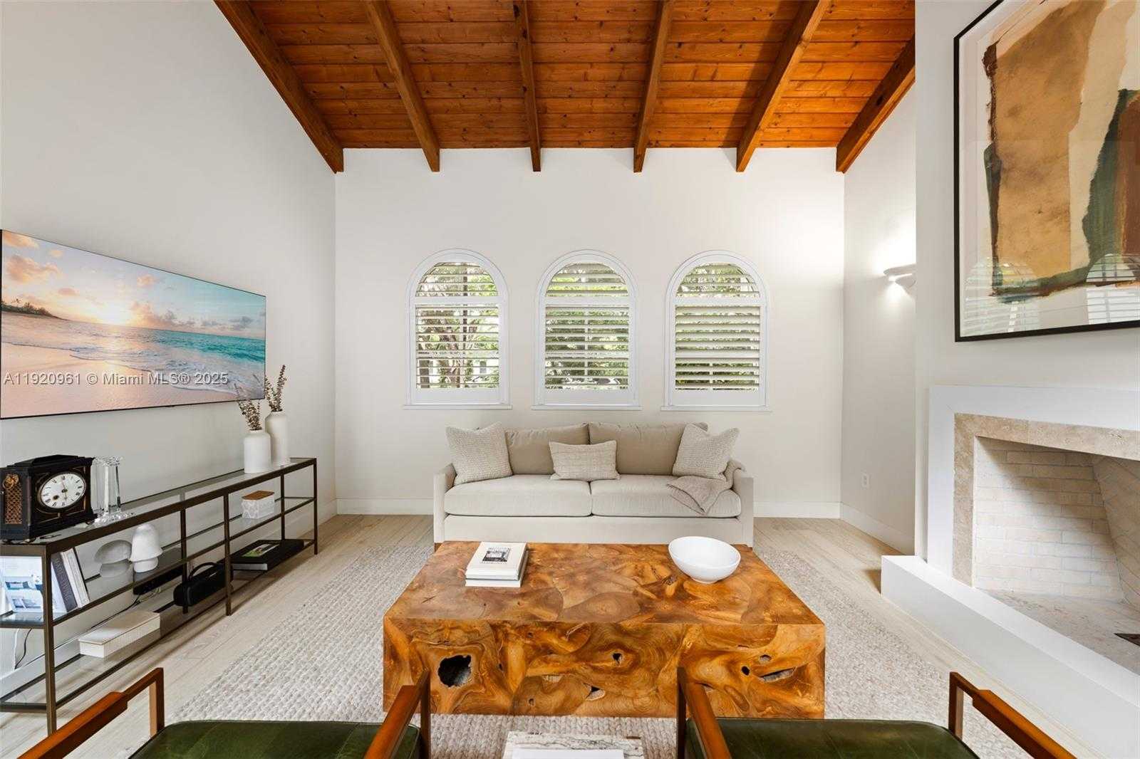Small Image of 1516 CERTOSA AVE, Coral Gables Number 4