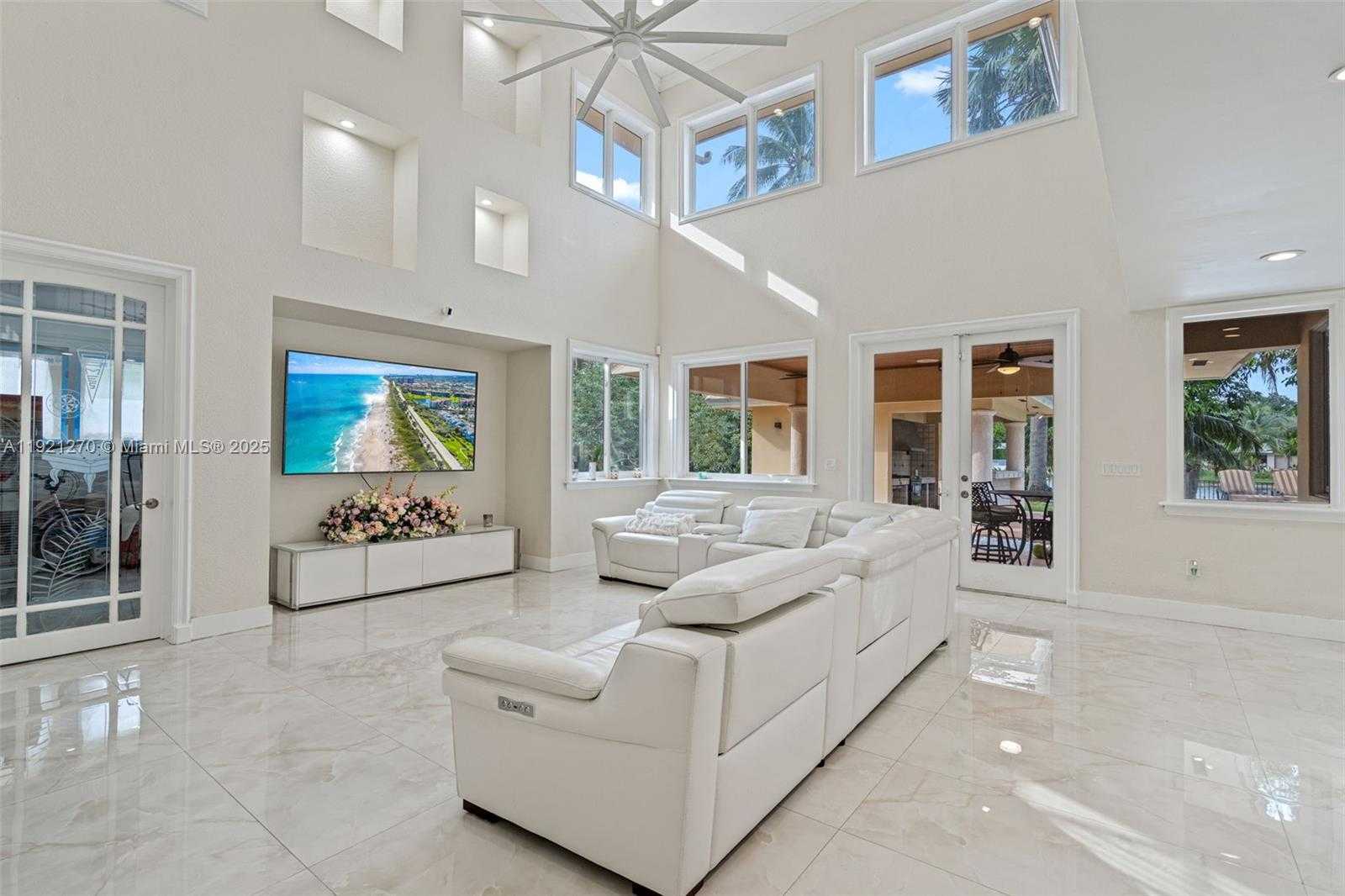 Small Image of 7225 GLENEAGLE DR, Miami Lakes Number 14