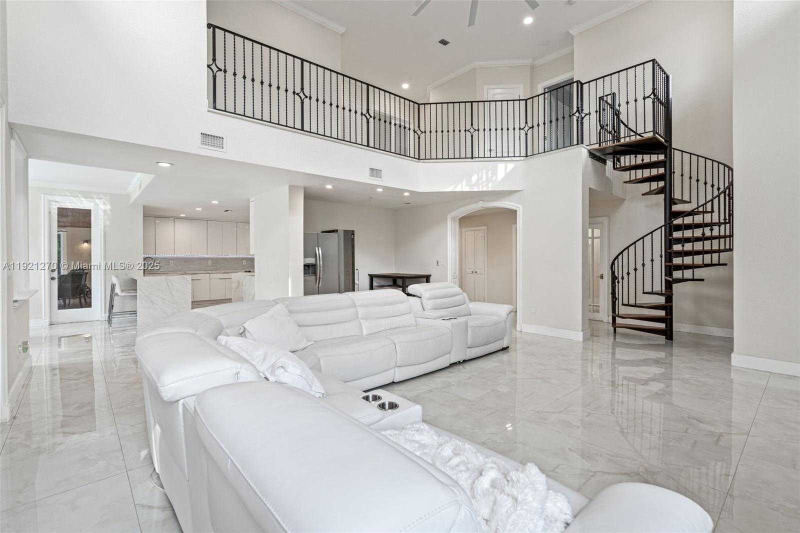 Small Image of 7225 GLENEAGLE DR, Miami Lakes Number 17