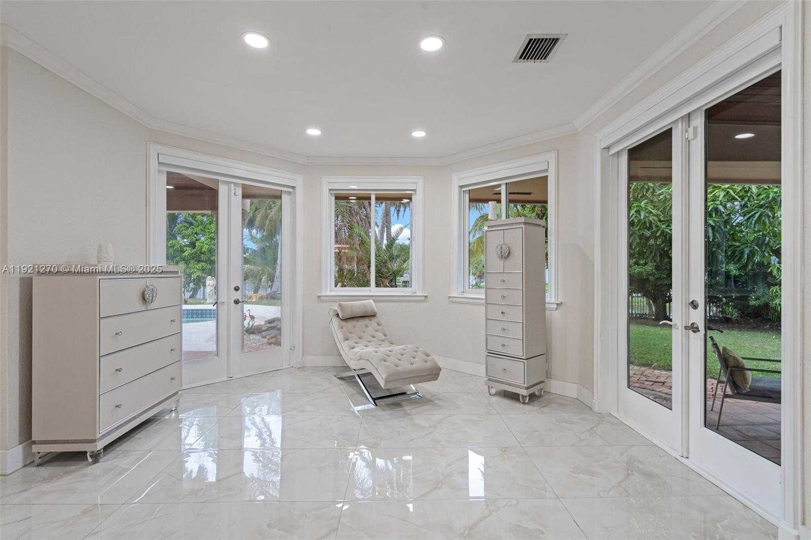 Small Image of 7225 GLENEAGLE DR, Miami Lakes Number 27