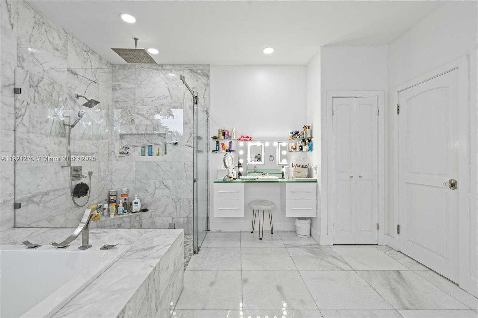 Small Image of 7225 GLENEAGLE DR, Miami Lakes Number 32