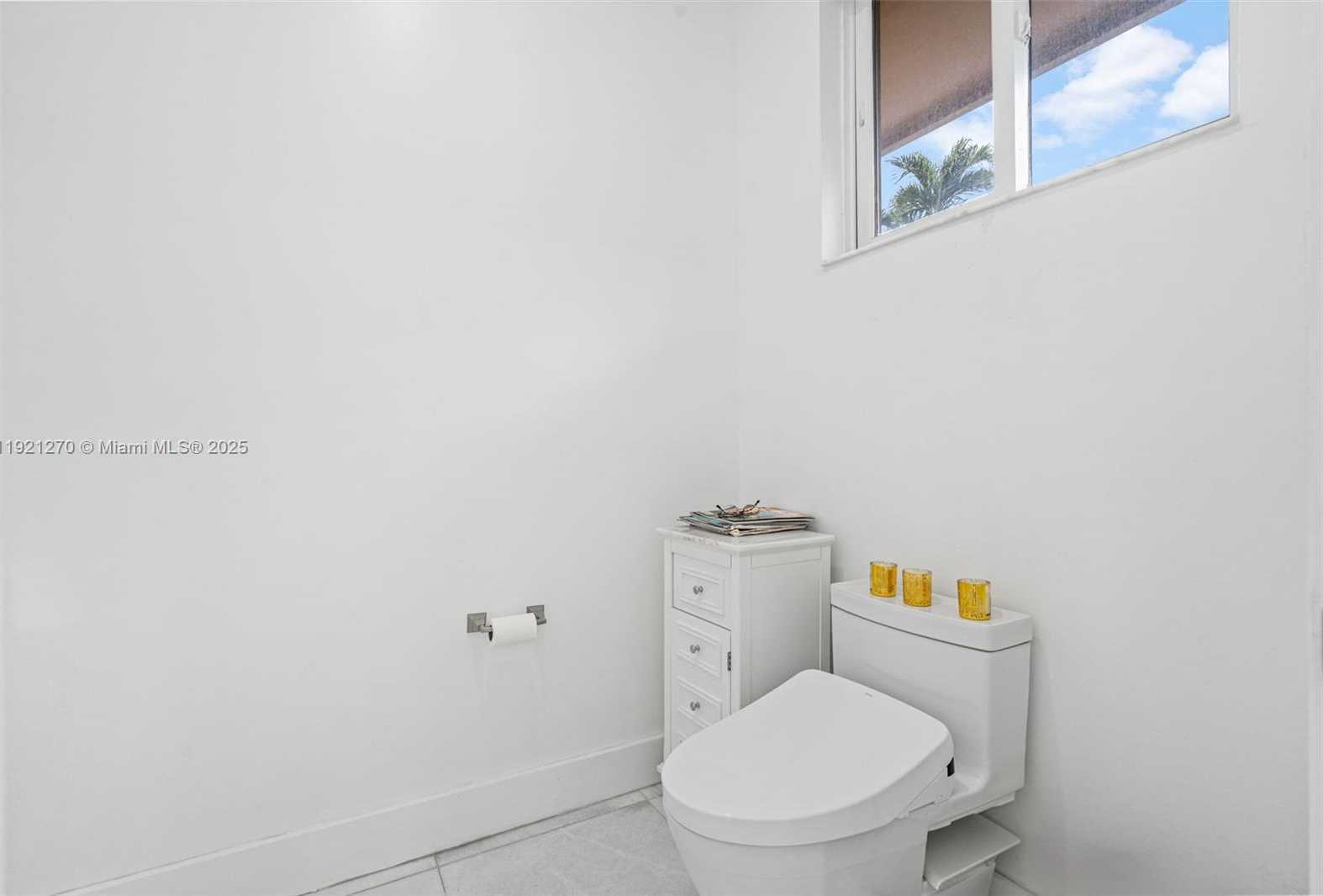 Small Image of 7225 GLENEAGLE DR, Miami Lakes Number 33