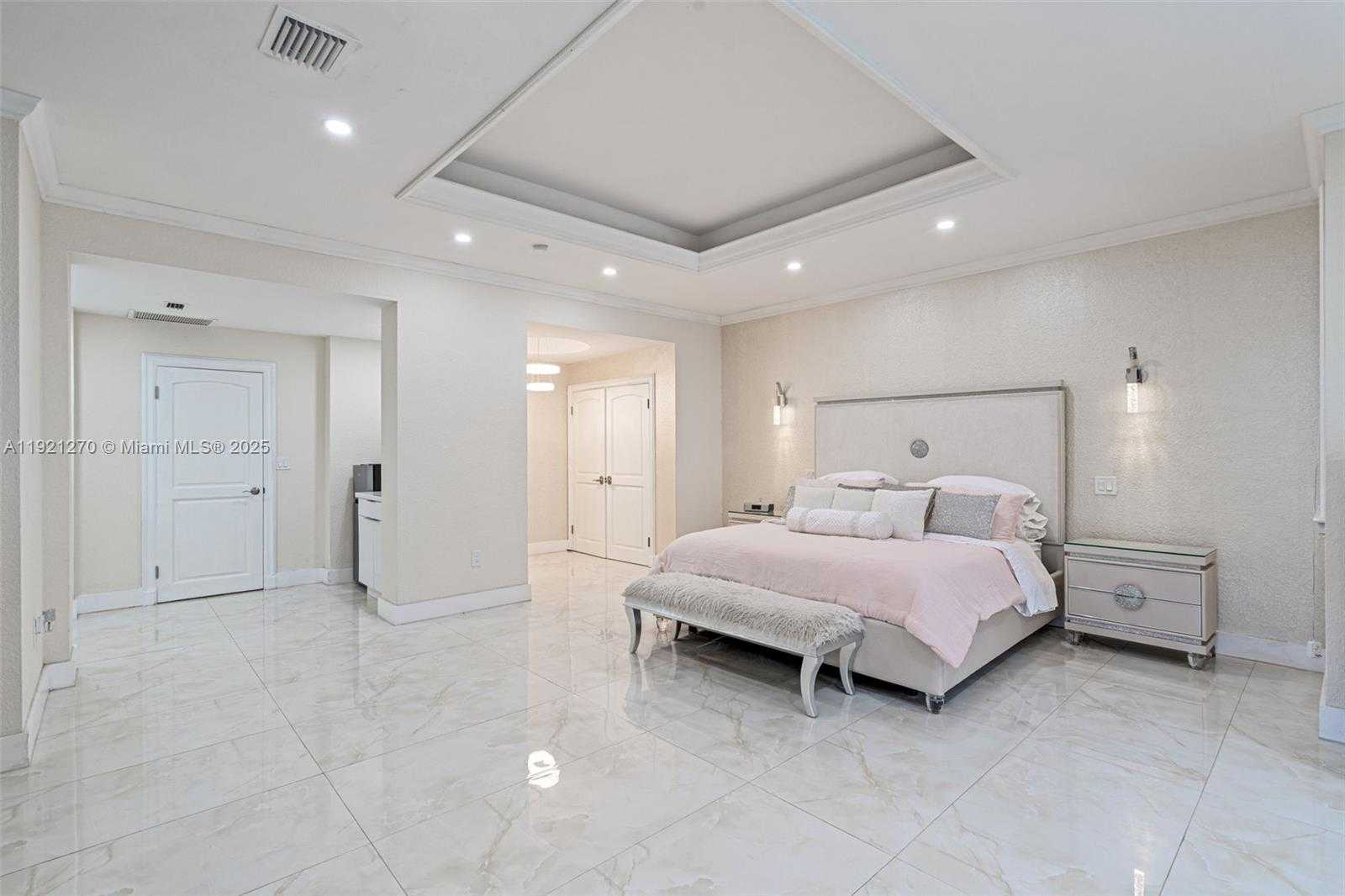 Small Image of 7225 GLENEAGLE DR, Miami Lakes Number 35