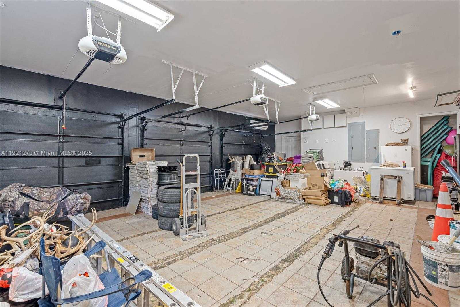 Small Image of 7225 GLENEAGLE DR, Miami Lakes Number 38