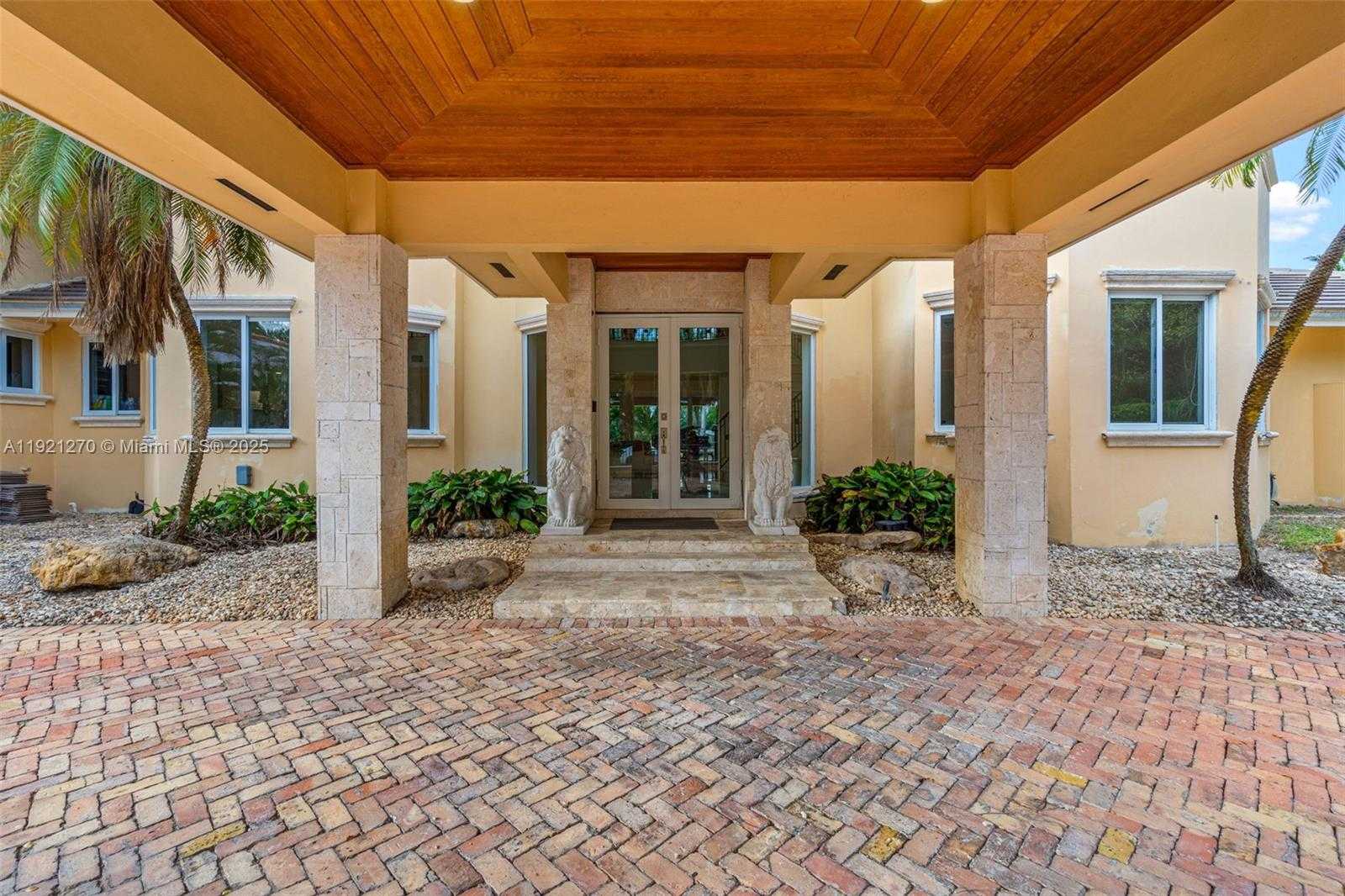 Small Image of 7225 GLENEAGLE DR, Miami Lakes Number 4
