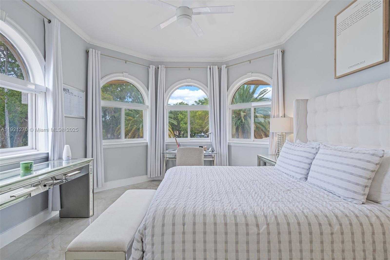 Small Image of 7225 GLENEAGLE DR, Miami Lakes Number 47