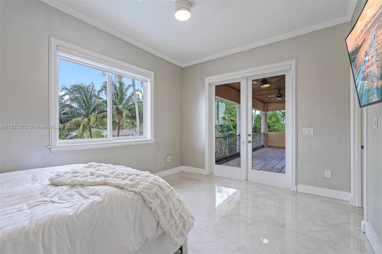 Small Image of 7225 GLENEAGLE DR, Miami Lakes Number 56