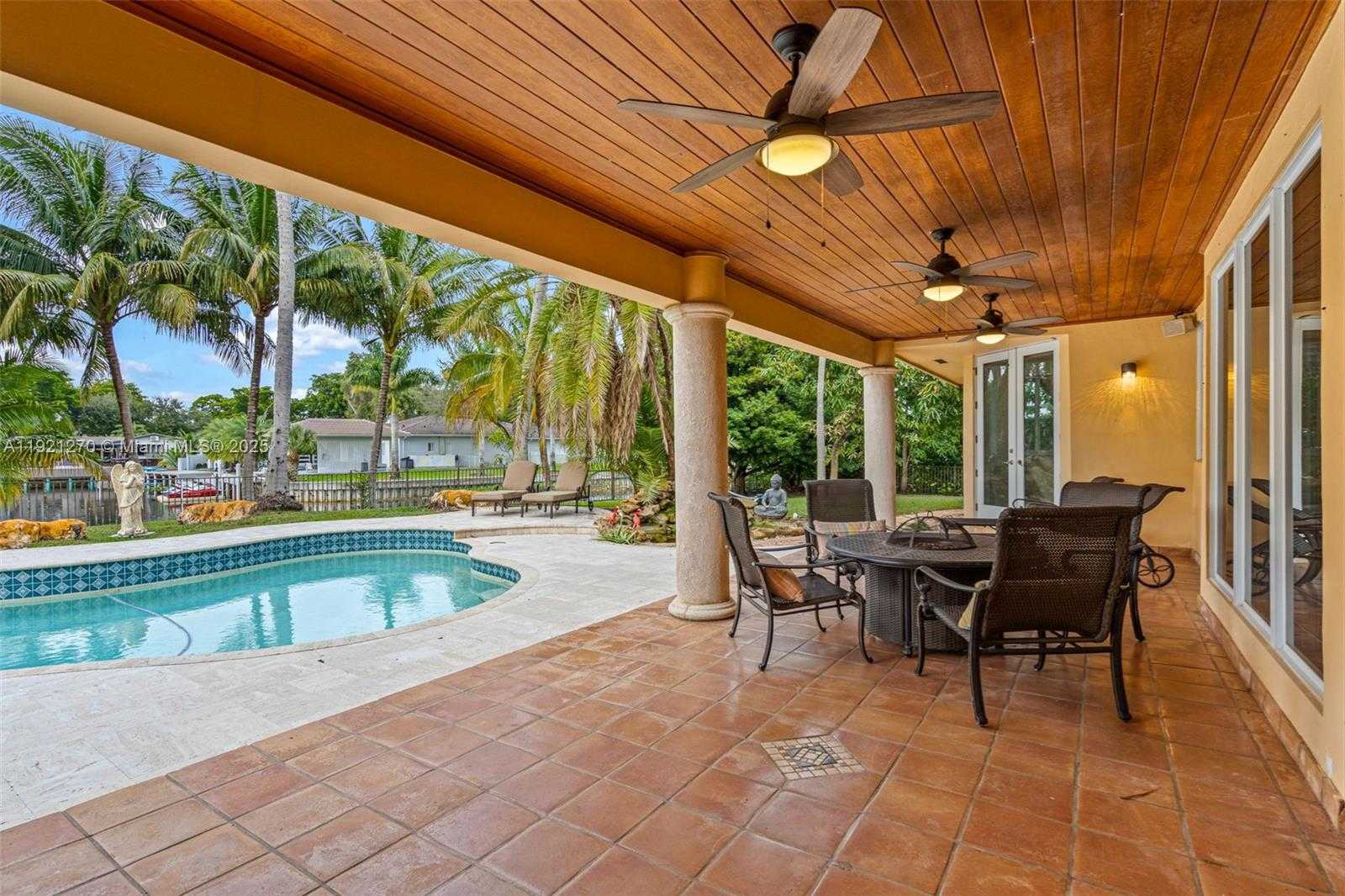 Small Image of 7225 GLENEAGLE DR, Miami Lakes Number 67