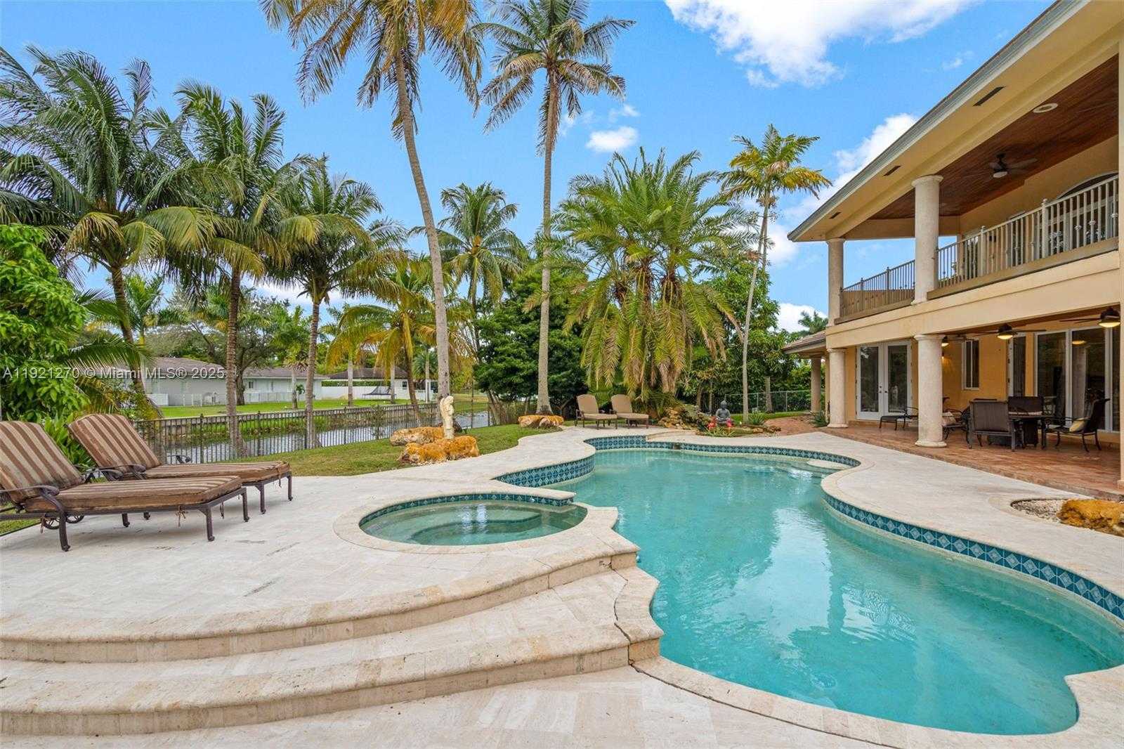 Small Image of 7225 GLENEAGLE DR, Miami Lakes Number 70