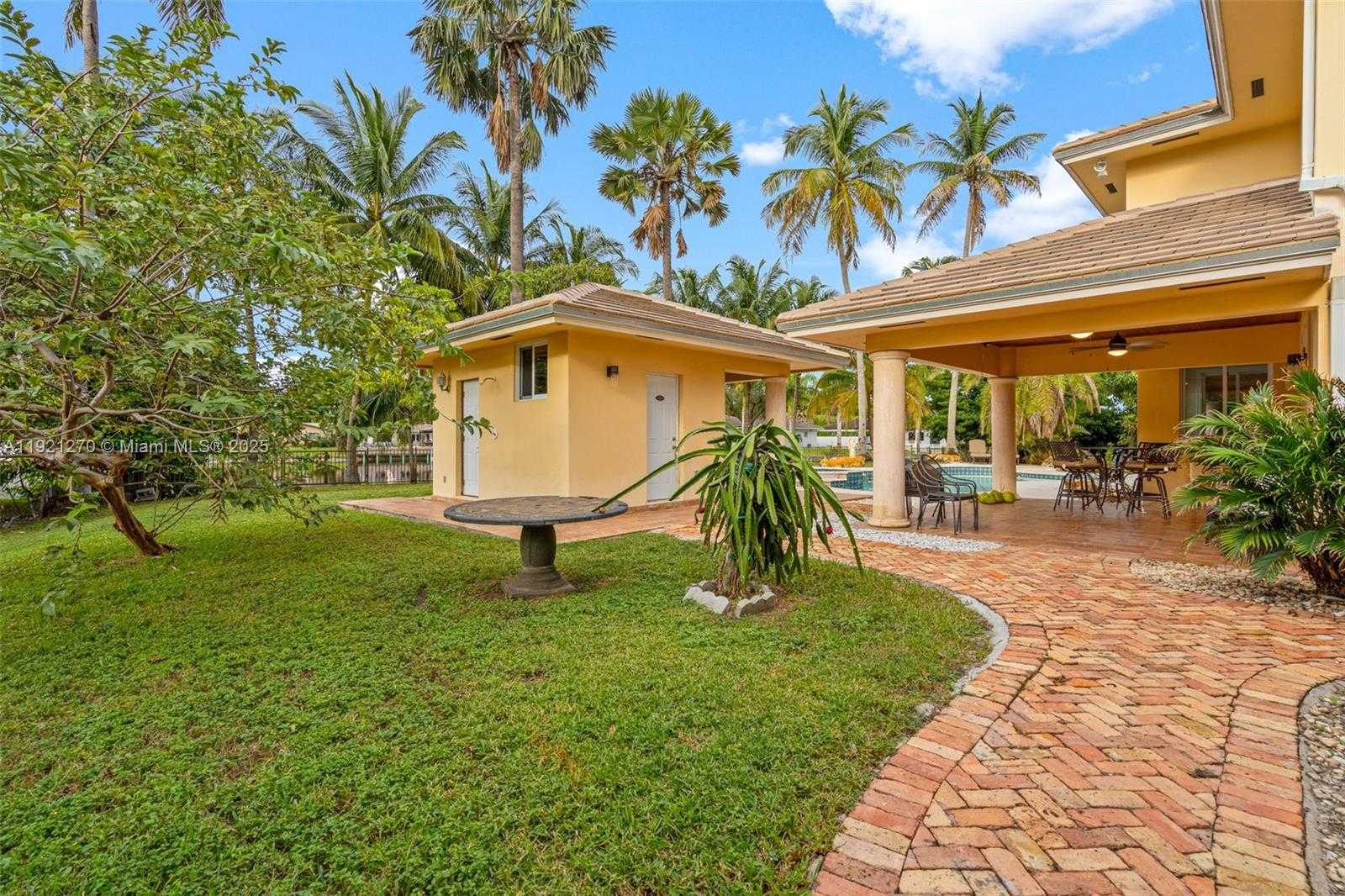 Small Image of 7225 GLENEAGLE DR, Miami Lakes Number 81