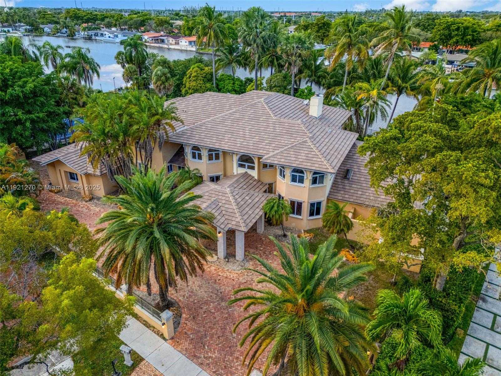 Small Image of 7225 GLENEAGLE DR, Miami Lakes Number 85