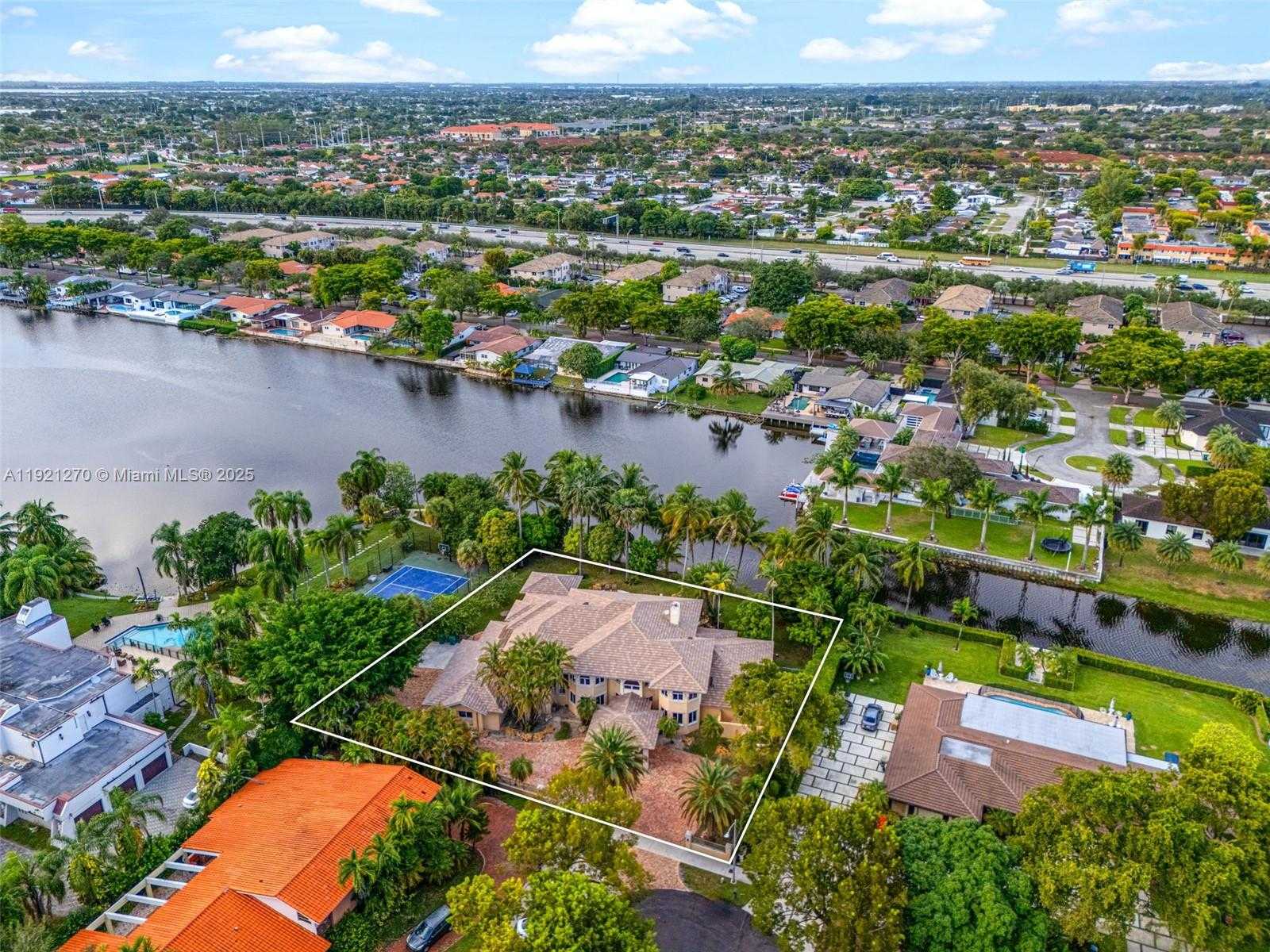 Small Image of 7225 GLENEAGLE DR, Miami Lakes Number 90