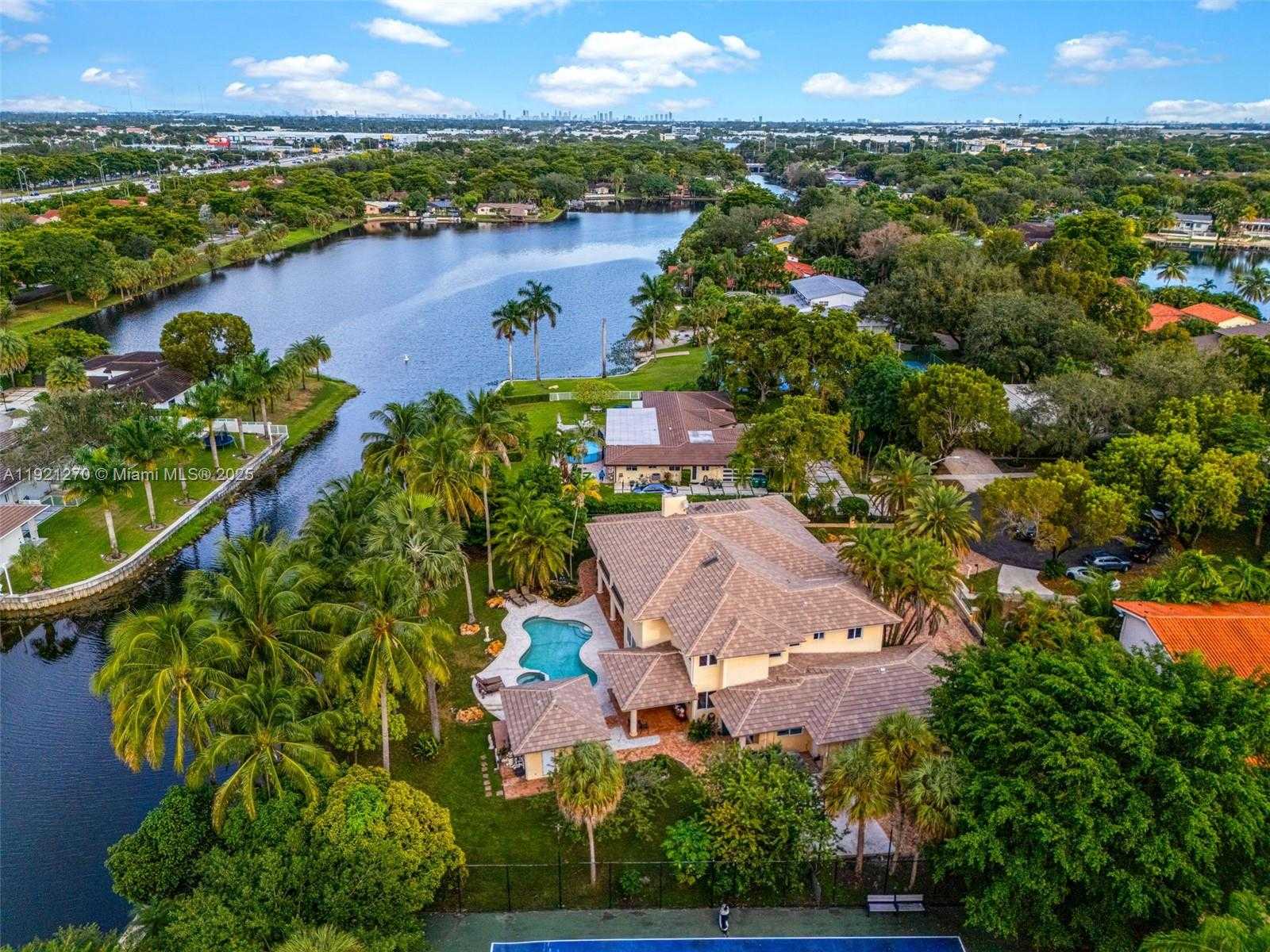 Small Image of 7225 GLENEAGLE DR, Miami Lakes Number 95