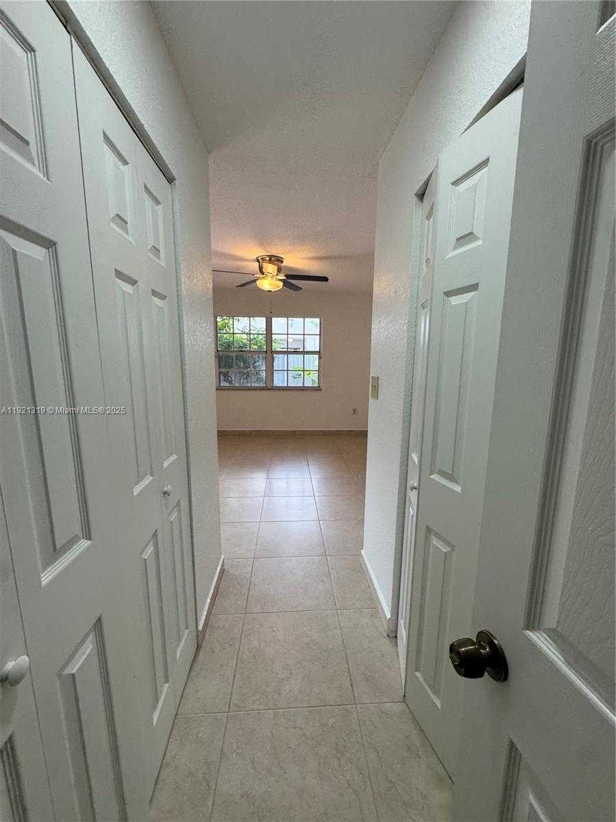 Small Image of 5332 SOUTH WEST 142ND PL, Miami Number 10
