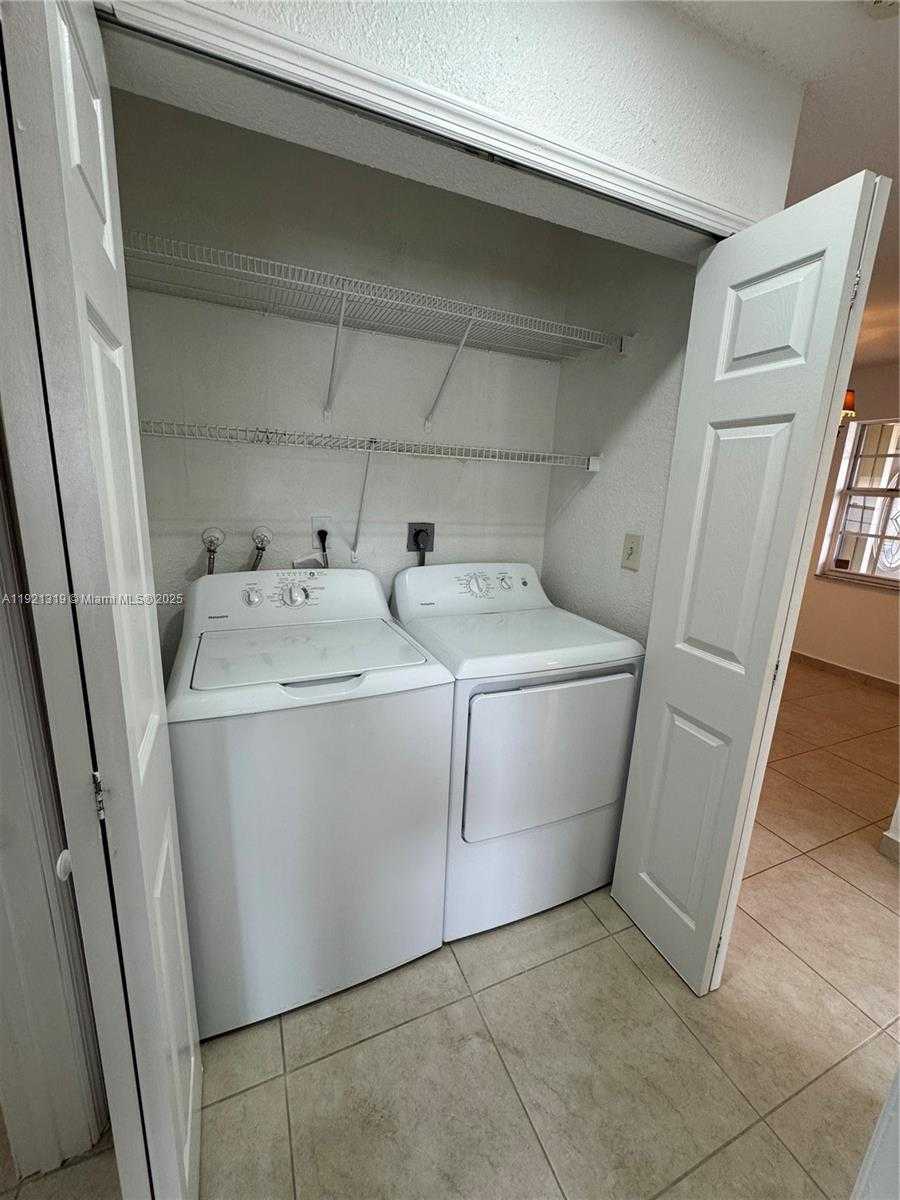 Small Image of 5332 SOUTH WEST 142ND PL, Miami Number 13