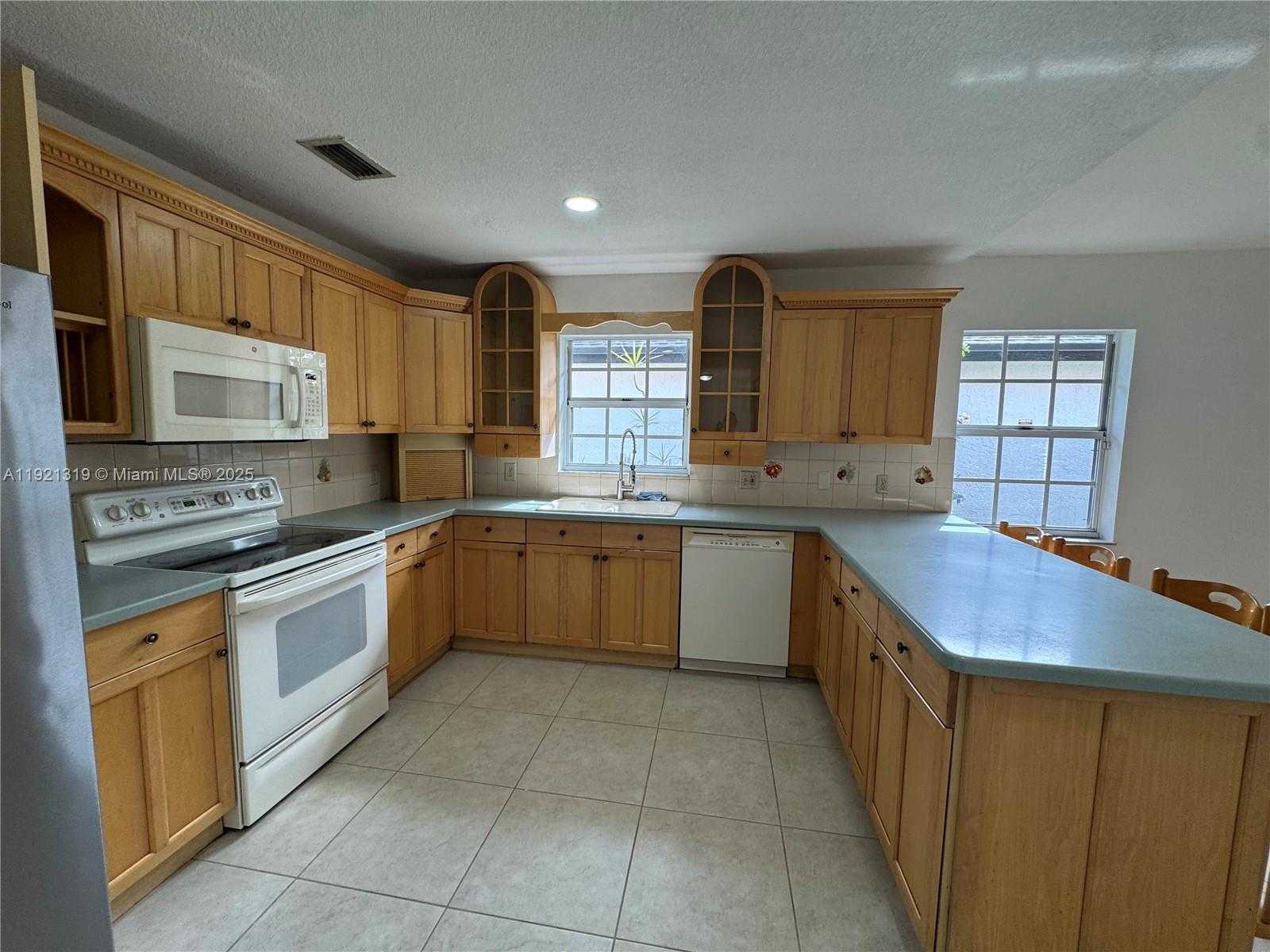 Small Image of 5332 SOUTH WEST 142ND PL, Miami Number 14