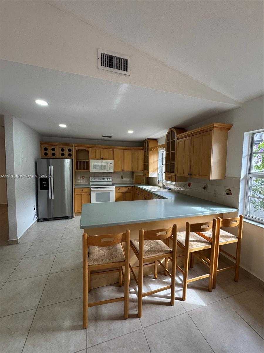 Small Image of 5332 SOUTH WEST 142ND PL, Miami Number 16