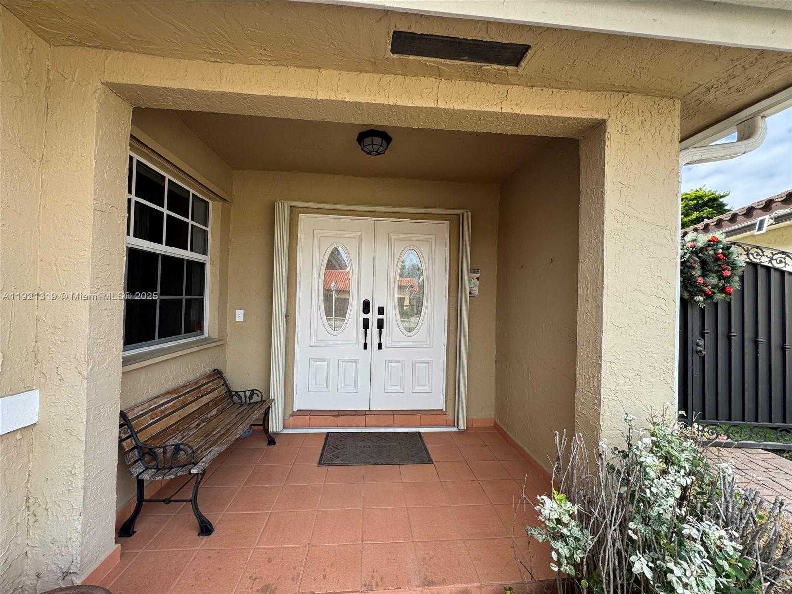 Small Image of 5332 SOUTH WEST 142ND PL, Miami Number 2