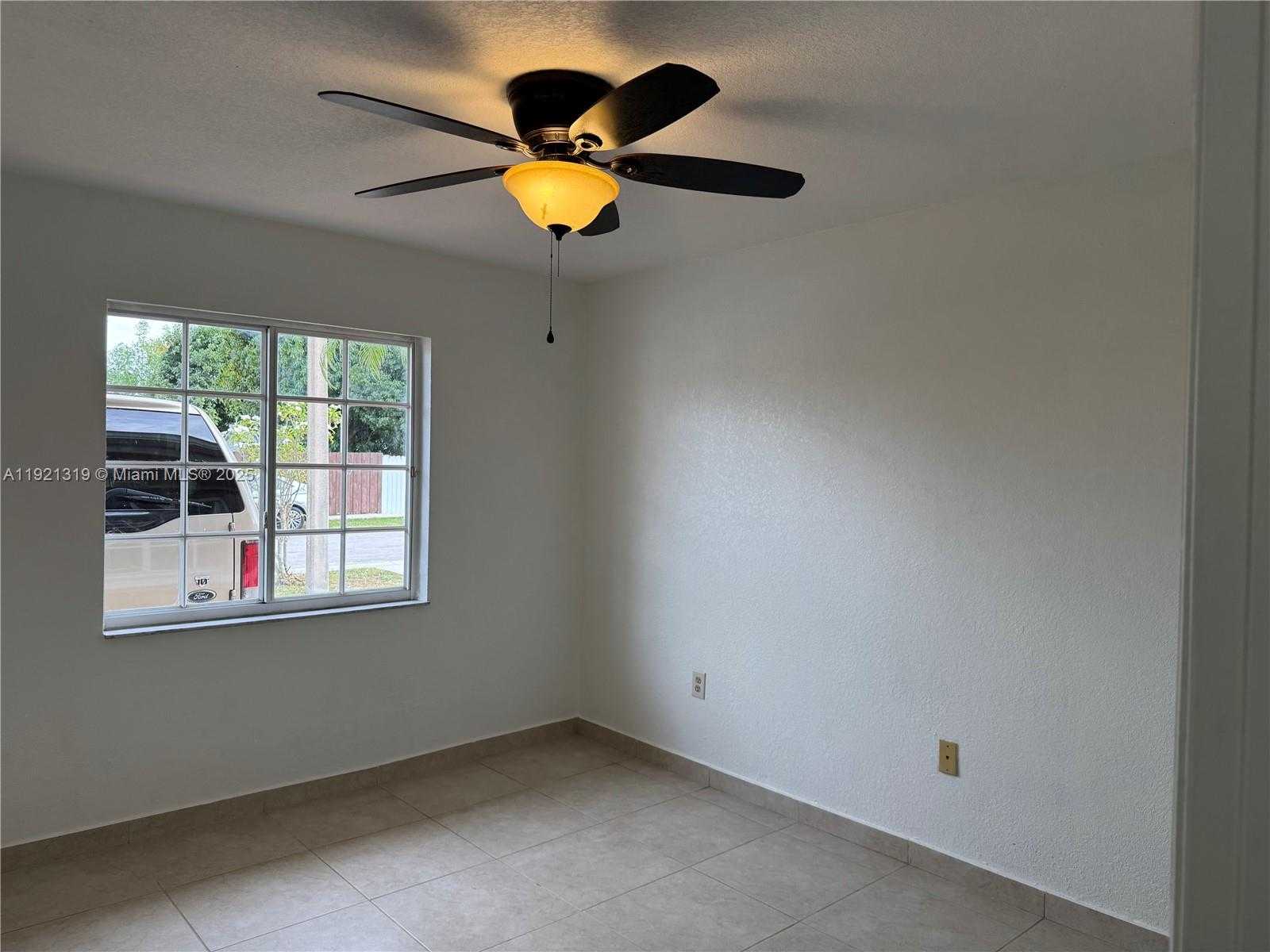 Small Image of 5332 SOUTH WEST 142ND PL, Miami Number 22