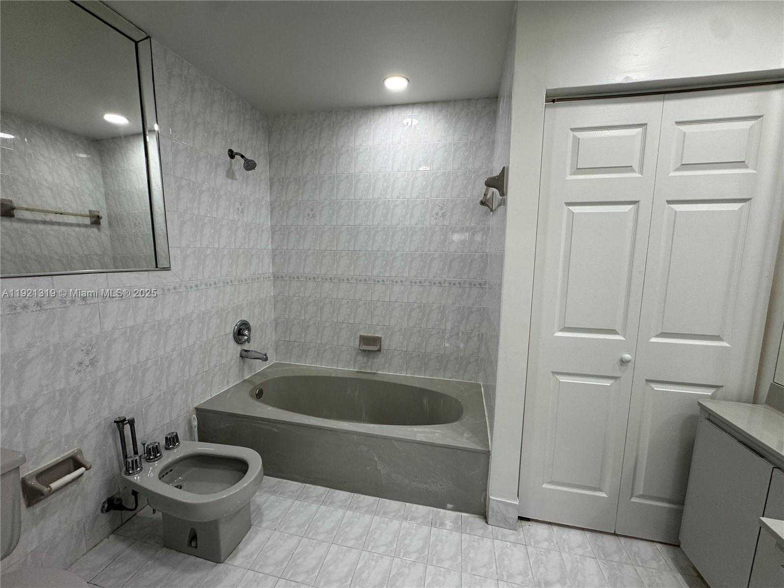 Small Image of 5332 SOUTH WEST 142ND PL, Miami Number 25