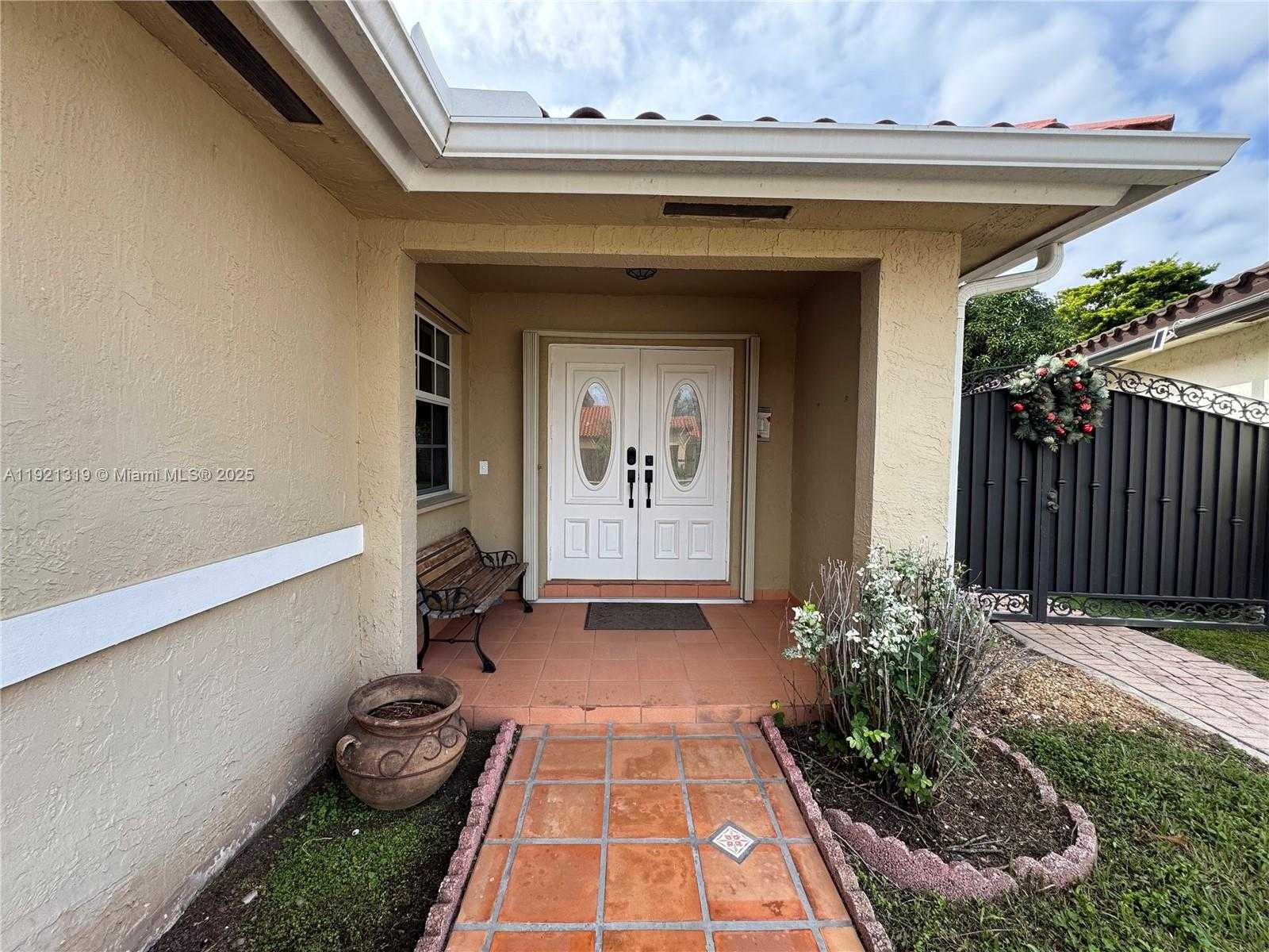 Small Image of 5332 SOUTH WEST 142ND PL, Miami Number 3