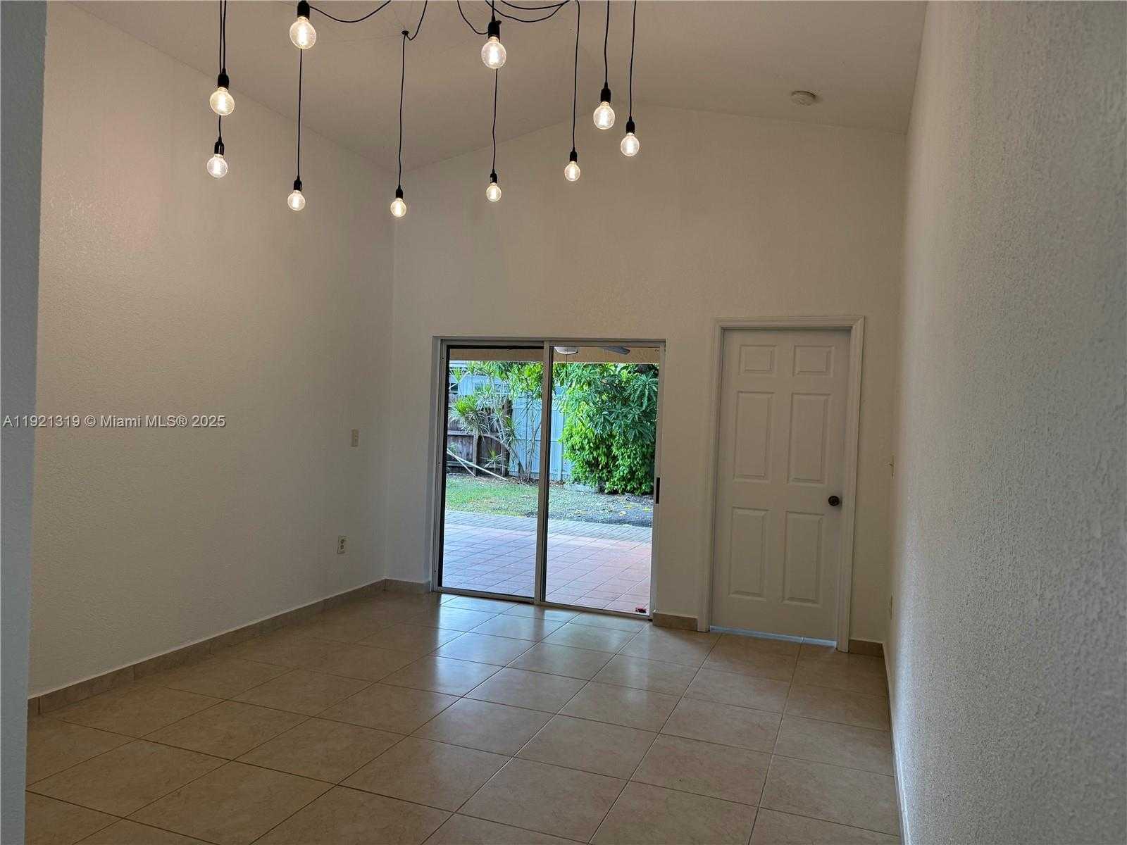 Small Image of 5332 SOUTH WEST 142ND PL, Miami Number 6